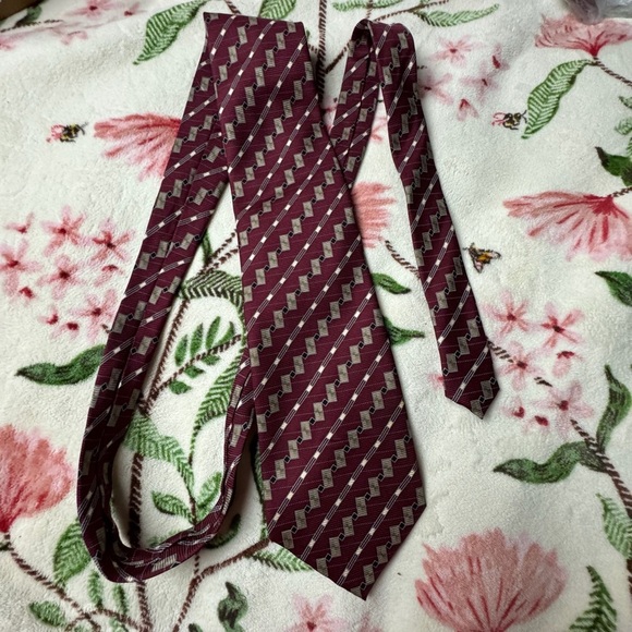 Classic Burgundy and Gray Patterned Tie - Picture 3 of 3